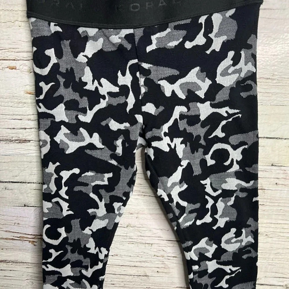 Koral Knockout Cropped Legging Black  Camo size medium gray black - Picture 3 of 8